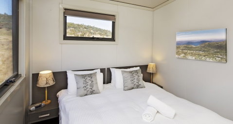 Ecocrackenback 15 'Sustainable Chalet Close To The Slopes.' - Hervey Bay Accommodation 3