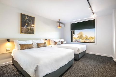 Nightcap At The Cheeky Squire - Tourism Hervey Bay 2