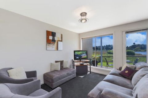 MOYNE VIEWS NO. 2 - Hervey Bay Accommodation 0