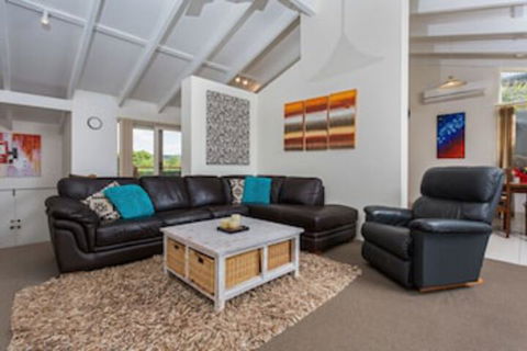Ocean's 30 - Ultimate Beach Frontage - Hervey Bay Accommodation 0
