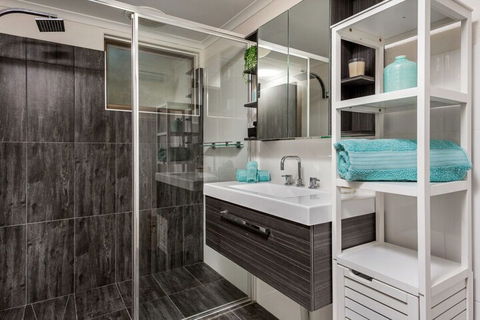 Ocean's 30 - Ultimate Beach Frontage - Hervey Bay Accommodation 6