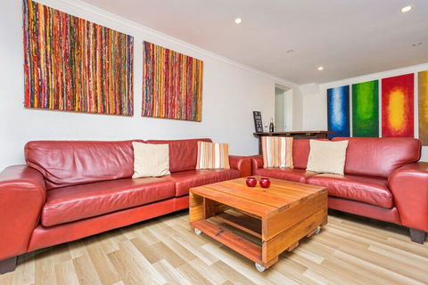 Ocean's 30 - Ultimate Beach Frontage - Hervey Bay Accommodation 4