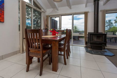 Ocean's 30 - Ultimate Beach Frontage - Hervey Bay Accommodation 7