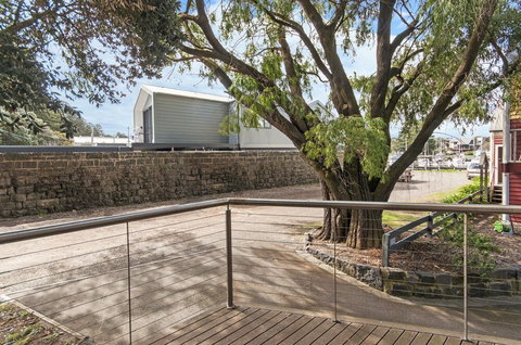 JOHANSSONS PERCH COTTAGE - Hervey Bay Accommodation 1