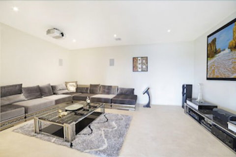 Jolong Park Clubhouse - Hervey Bay Accommodation 7