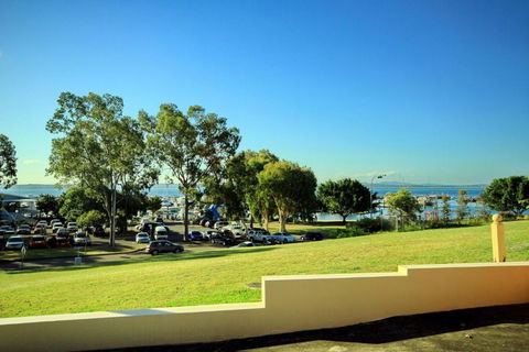 Pacific Units Unit 2 94 Magnus Street - Hervey Bay Accommodation 3
