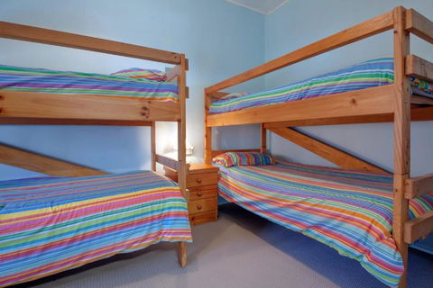 Pacific Units Unit 2 94 Magnus Street - Hervey Bay Accommodation 6