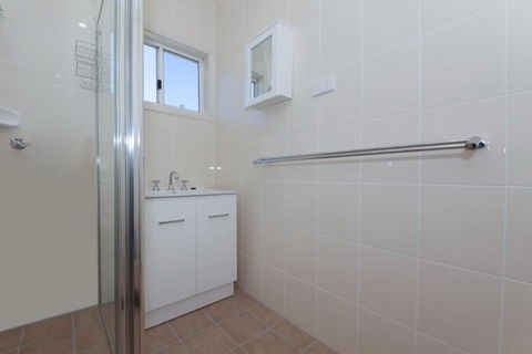 Pacific Units Unit 2 94 Magnus Street - Hervey Bay Accommodation 0