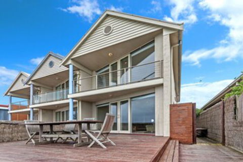 RUBYS BEACHFRONT - Hervey Bay Accommodation 0