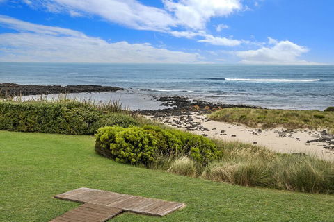 HEARNS BEACH HOUSE - Tourism Hervey Bay 2