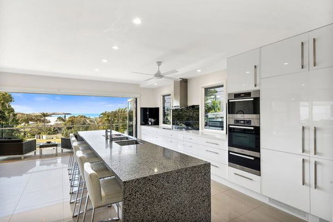 Ultimate Beach House - Hervey Bay Accommodation 5