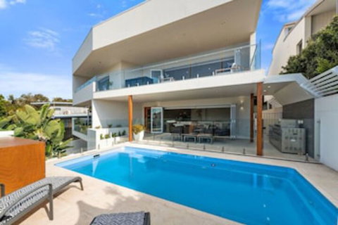 Ultimate Beach House - Hervey Bay Accommodation 0