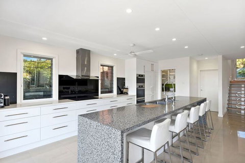 Ultimate Beach House - Hervey Bay Accommodation 6