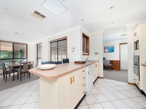 Wildflowers At Fingal Bay - Hervey Bay Accommodation 4