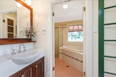 Fernweh Guesthouse - Hervey Bay Accommodation 1