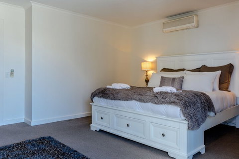 Seaview Penthouse - Tourism Hervey Bay 2