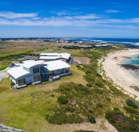 WYTONIA 3 PENTHOUSE - Hervey Bay Accommodation