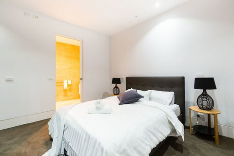 SOPHIA, 2BDR North Melbourne House - Tourism Hervey Bay 6