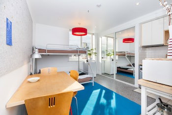 HENRIETTA, Carlton Studio Apartment - Hervey Bay Accommodation 0