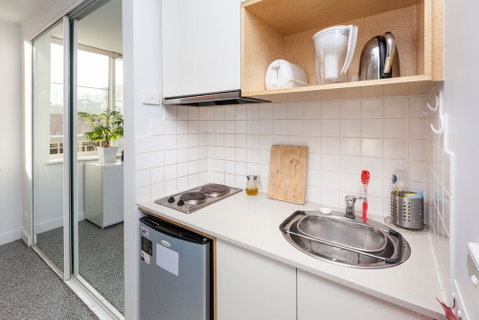 HENRIETTA, Carlton Studio Apartment - Hervey Bay Accommodation 1