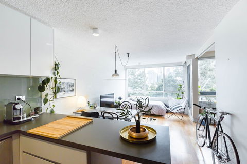 ISAAC, 1BDR South Melbourne Apartment - Tourism Hervey Bay 4