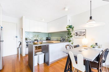 ISAAC, 1BDR South Melbourne Apartment - Tourism Hervey Bay 0