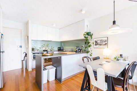 ISAAC, 1BDR South Melbourne Apartment - Tourism Hervey Bay 5
