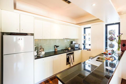 BELLE, 2BDR Melbourne Apartment - Hervey Bay Accommodation 6
