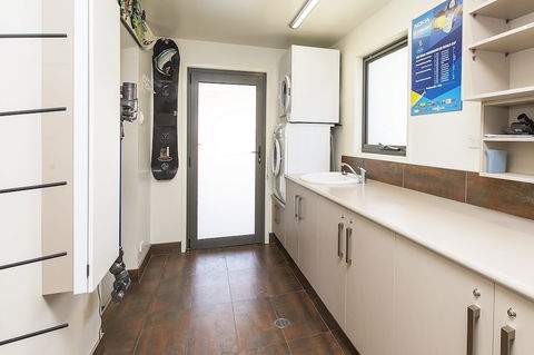 Ned Kelly's Retreat - Sophisticated Style With Modern Convenience And Magical Outlook - Tourism Hervey Bay 0