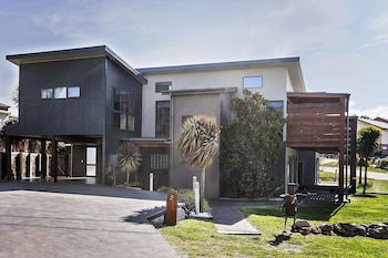 Ned Kelly's Retreat - Sophisticated Style With Modern Convenience And Magical Outlook - Tourism Hervey Bay 2
