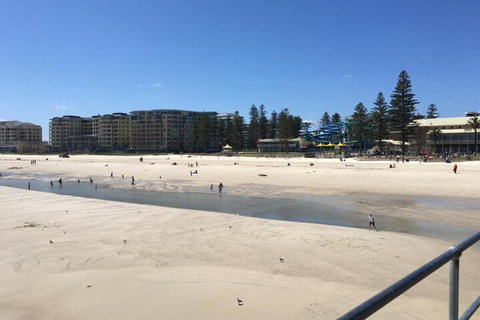 Beachside Luxury Getaway In Glenelg - Tourism Hervey Bay 2
