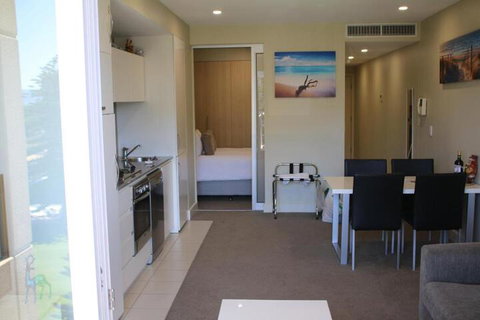 Beachside Luxury Getaway In Glenelg - Tourism Hervey Bay 3