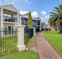 Port Adelaide Harbourside Home - Hervey Bay Accommodation