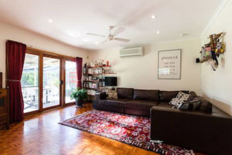 KELLY, 3BDR Northcote House - Hervey Bay Accommodation 0