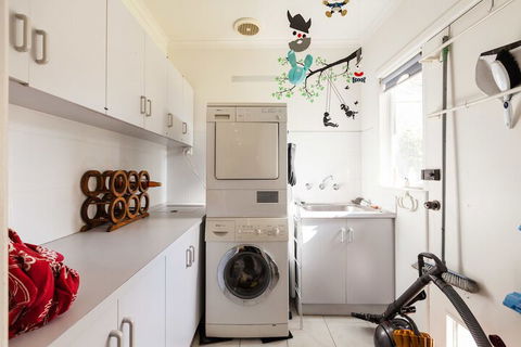 KELLY, 3BDR Northcote House - Hervey Bay Accommodation 2