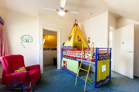 KELLY, 3BDR Northcote House - Hervey Bay Accommodation 1