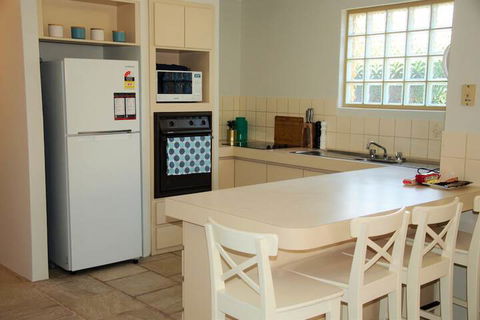 Azure Villa - Hervey Bay Accommodation 6
