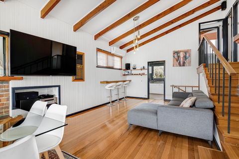 Beach Front Beauty - Hervey Bay Accommodation 6