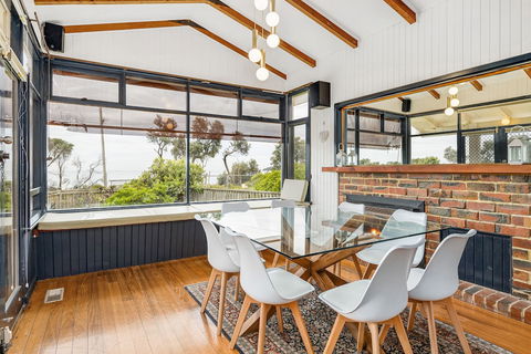 Beach Front Beauty - Hervey Bay Accommodation 1