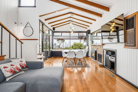 Beach Front Beauty - Hervey Bay Accommodation 5