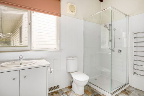 Beach Front Beauty - Hervey Bay Accommodation 4