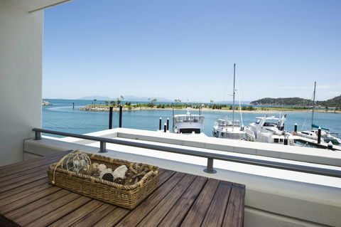Blue On Blue Superior Studio Room 1271 - Hervey Bay Accommodation 1