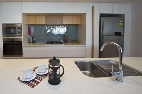 Maggies Beachfront Apt. 1 - Hervey Bay Accommodation 1