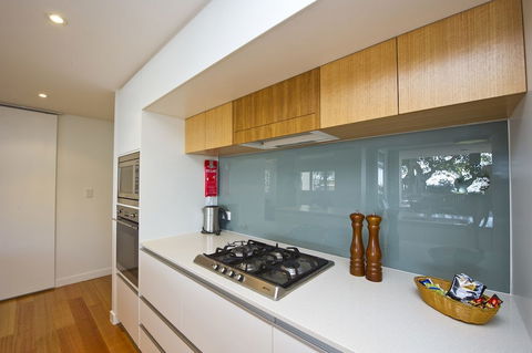 Maggies Beachfront Apt. 1 - Hervey Bay Accommodation 2