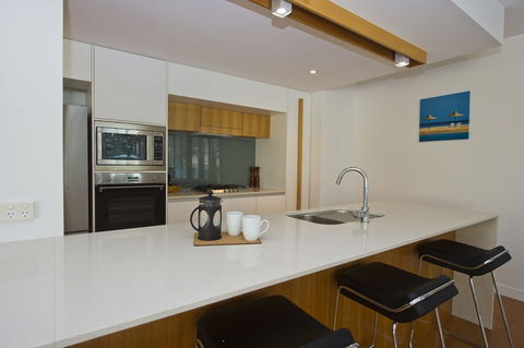 Maggies Beachfront Apt. 12 - Tourism Hervey Bay 2