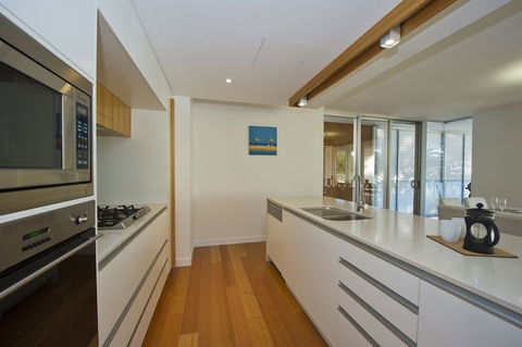 Maggies Beachfront Apt. 12 - Tourism Hervey Bay 1