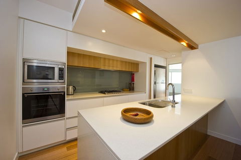 Maggies Beachfront Apt. 6 - Tourism Hervey Bay 1