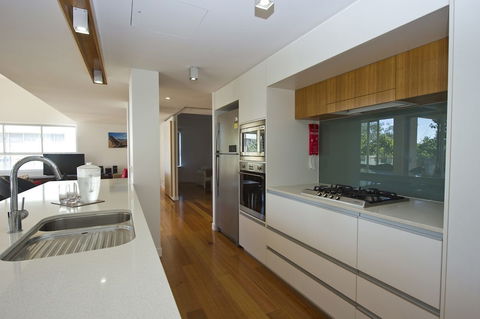 Maggies Beachfront Apt. 5 - Tourism Hervey Bay 4