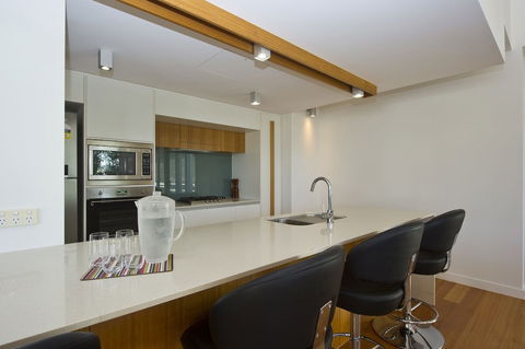 Maggies Beachfront Apt. 5 - Tourism Hervey Bay 3