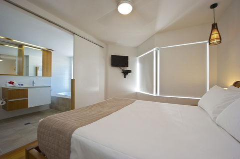 Maggies Beachfront Apt. 5 - Tourism Hervey Bay 1